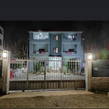 Vila Leo Aparthotel Golem  Exterior foto