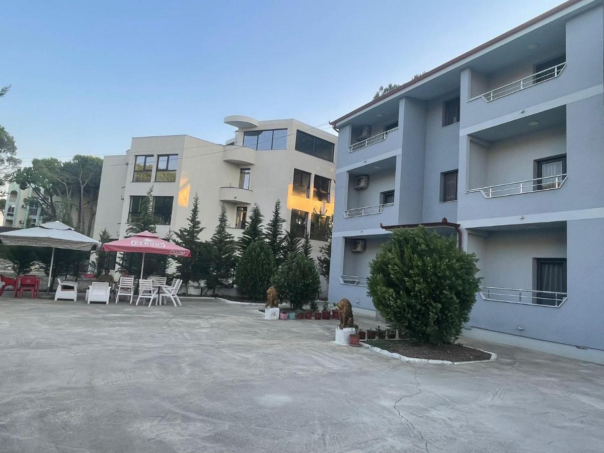 Vila Leo Aparthotel Golem  Exterior foto